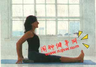 舒展臀部和腹股沟的孕妇瑜伽动作