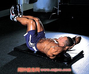仰卧卷腹大全,锻炼腹直肌的斜卧上下、举腿卷腹运动怎么做